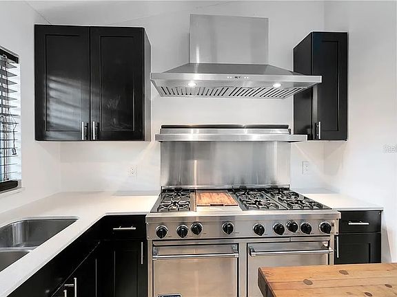 5th image of 830 Haulover Dr