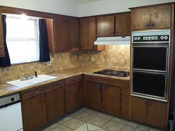 5th image of 745 NW 15th St