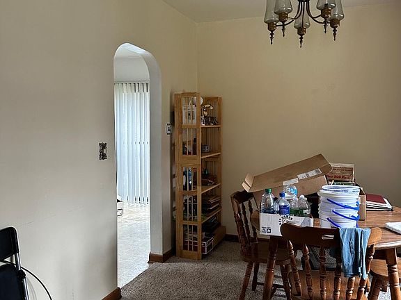 5th image of 607 Leonard St