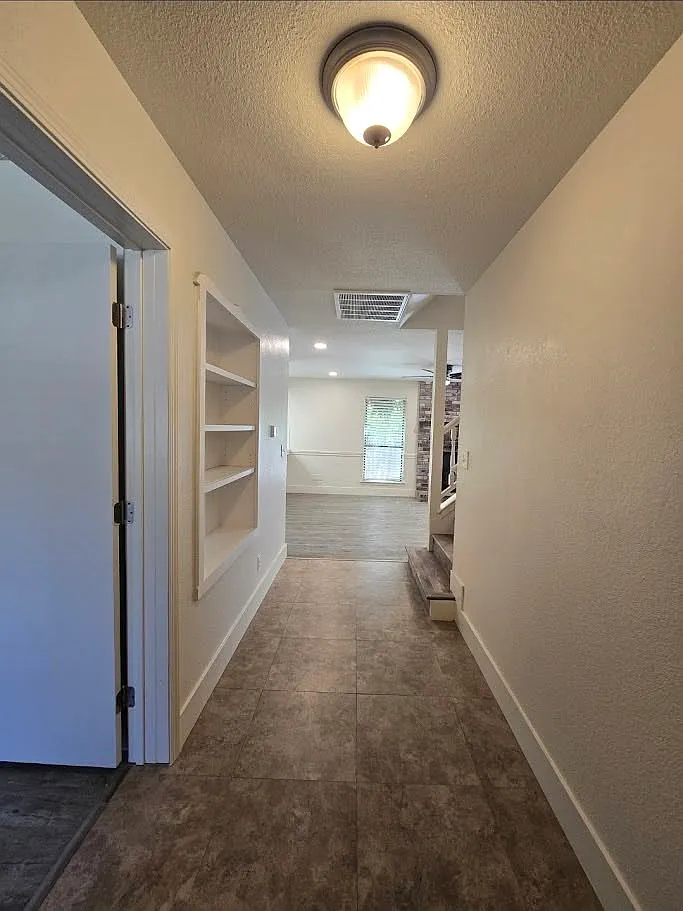 4 bed, 1735 sqft, $2,800 — Photo 2