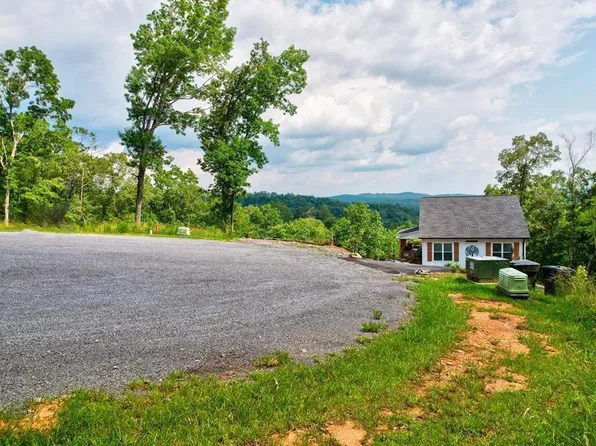 16 Lake Top Ln #X, Ellijay, GA 30540