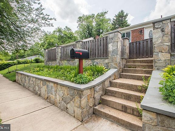 3rd image of 13318 Keating St
