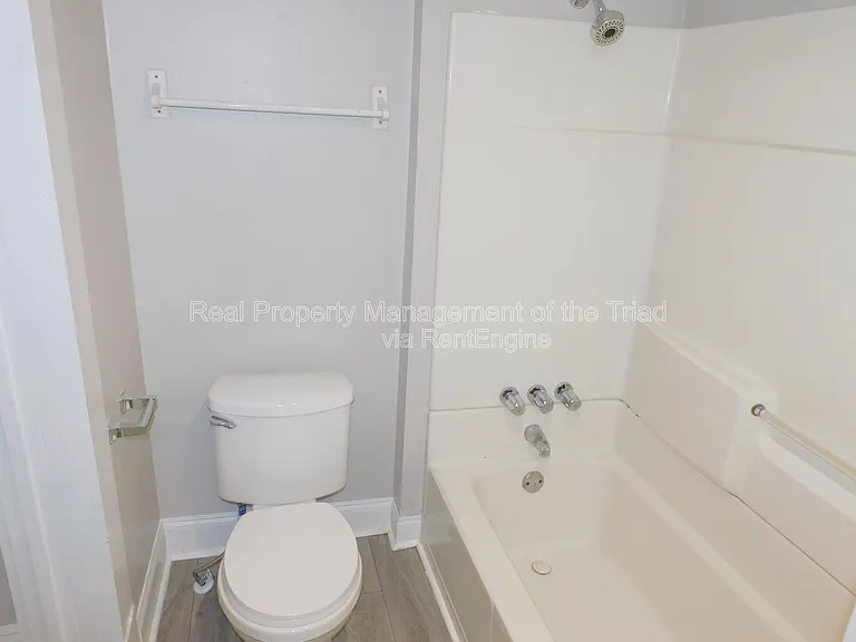 504 Oxford St — Photo 18