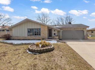 2261 W Mallory Ave, Milwaukee, WI 53221