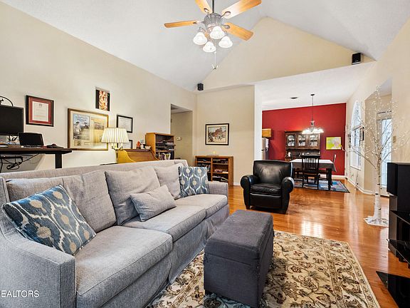 4th image of 5212 Vanardo Way