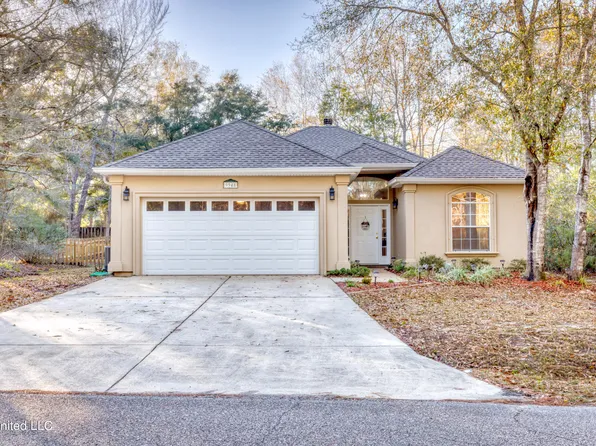 9948 Kahana St, Diamondhead, MS 39525