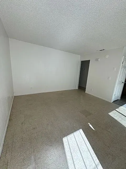 2 bed, 1.0 bath, $1,350 — Photo 4