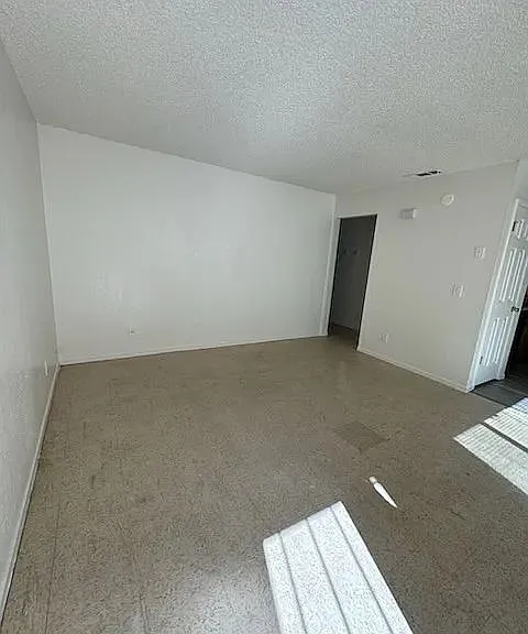 2553 Glen Ave — Photo 4