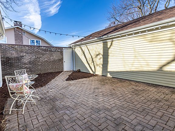 5th image of 996 Dartmouth Dr