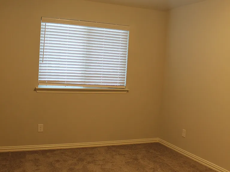 825 Ben Ln #825 — Photo 5