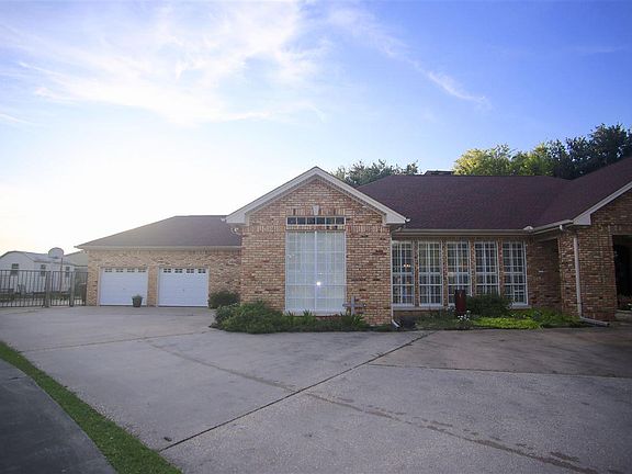 2nd image of 2404 Oakridge Ave