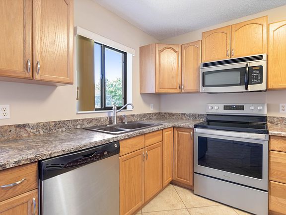 3rd image of 3 Wilksboro Pl