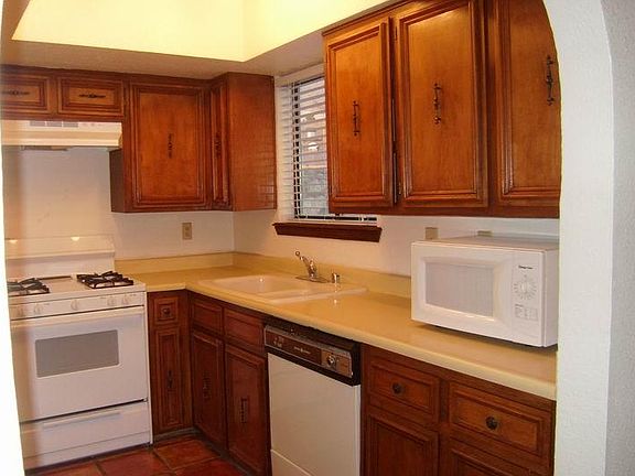5th image of 4847 Excalibur Dr #B