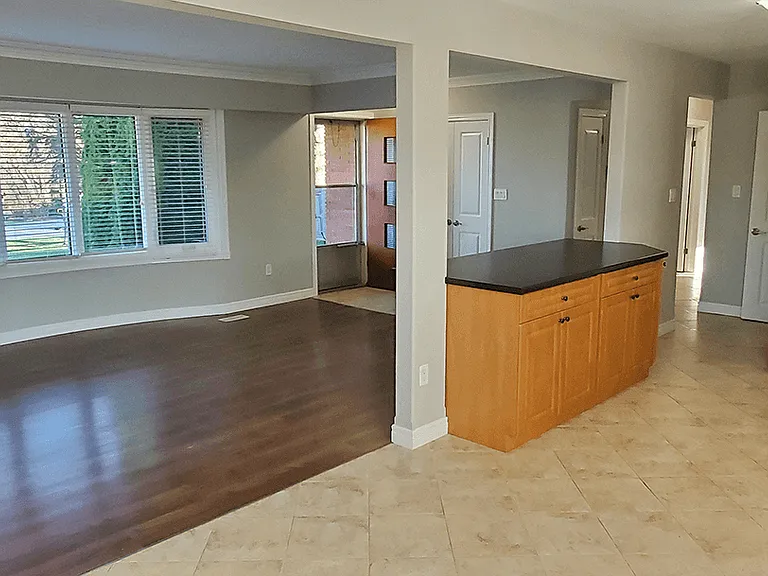240 Lakeshore Rd #1 — Photo 3