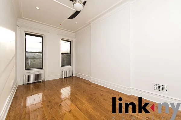 Rented by Link NY Realty | media 62