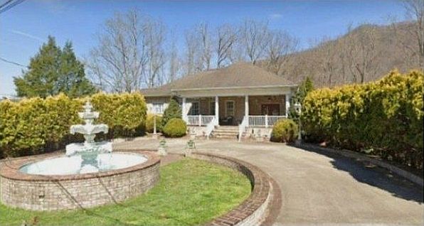 1st image of 250 Hill Place Rd