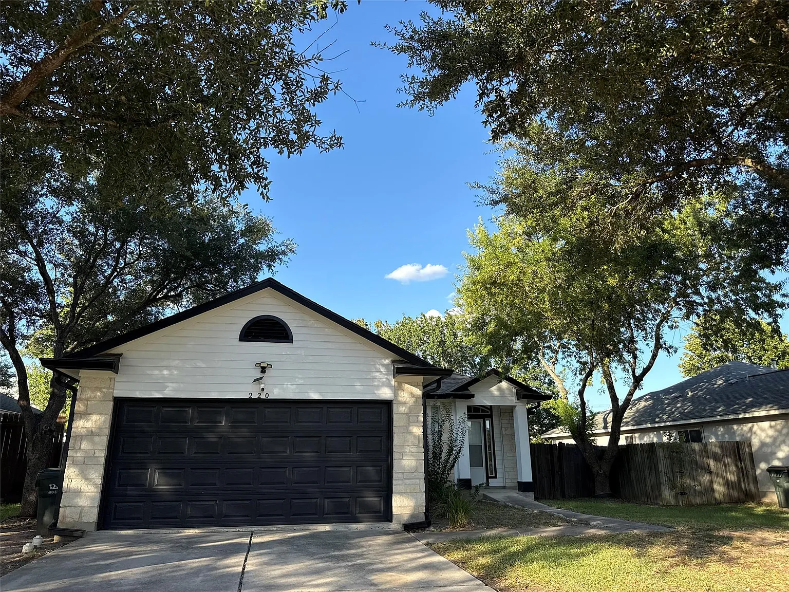 3 bed, 2.0 bath, 1364 sqft, $1,800 — Photo 2