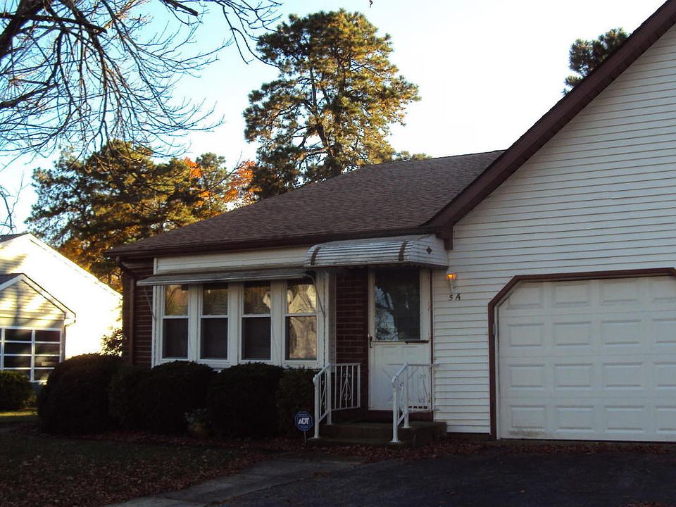 1st image of 5 Easton Ct #A