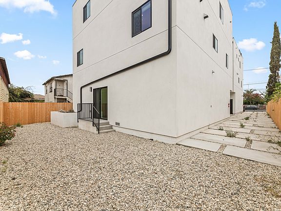 4th image of 438 E 28th St #436