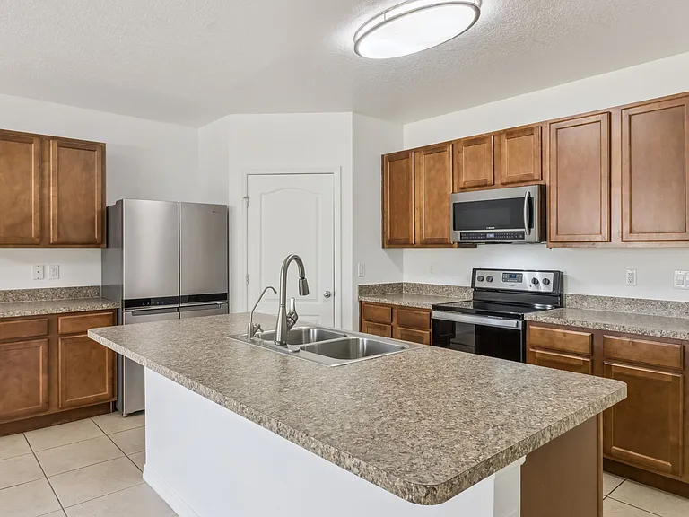 4257 Roberta Dr — Photo 5