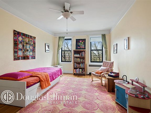 5th image of 71 Ocean Pkwy APT 6M