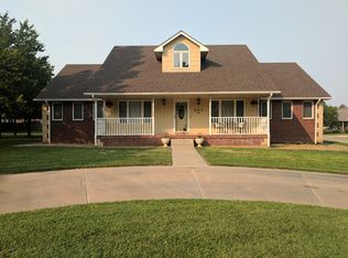 907 N Ridge Point Dr, Mulvane, KS 67110