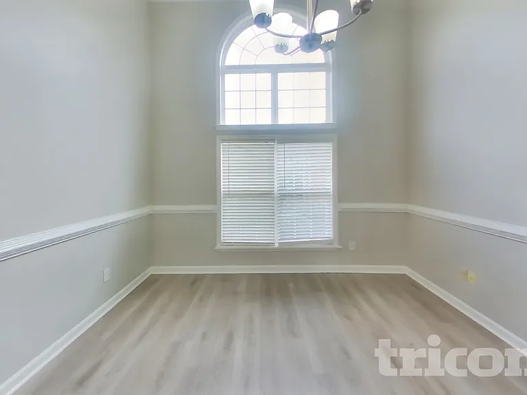 115 Victor Ln — Photo 4