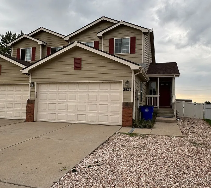 2833 W E St