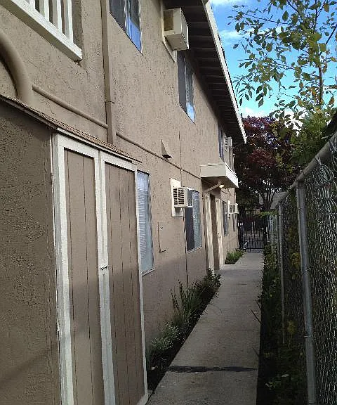 2299 Grove Ave — Photo 3