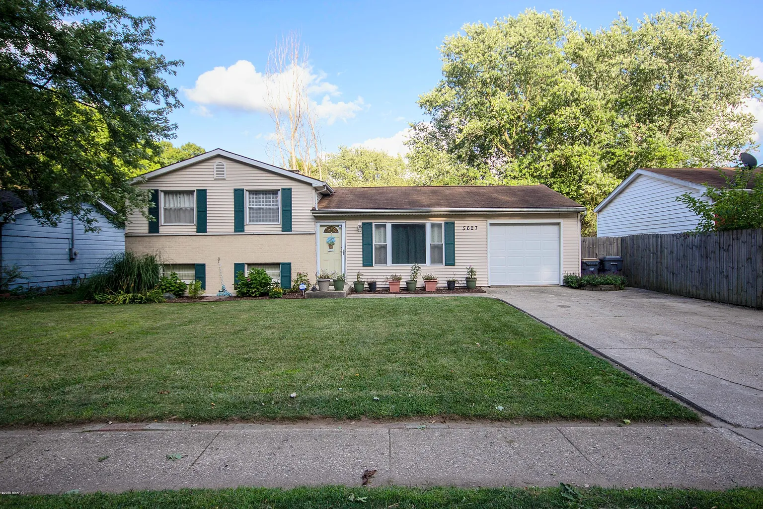 5627 S Sprinkle Rd photo 1