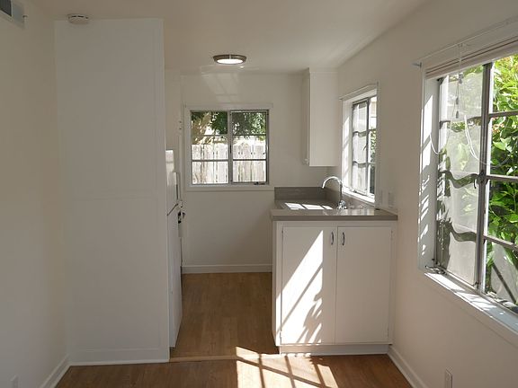 4th image of 194 Tunstead Ave