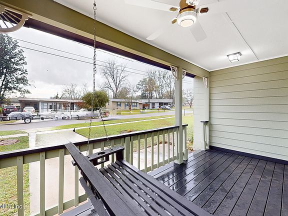 5th image of 7639 CREST Drive N