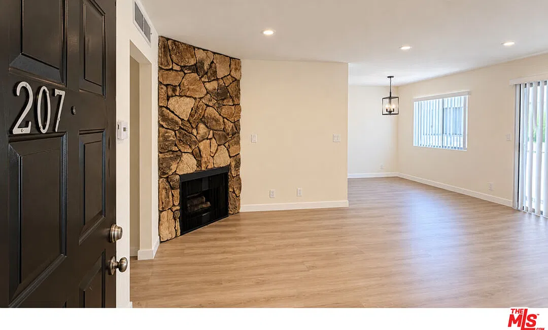 2 bed, 2.0 bath, 920 sqft, $2,500 — Photo 1