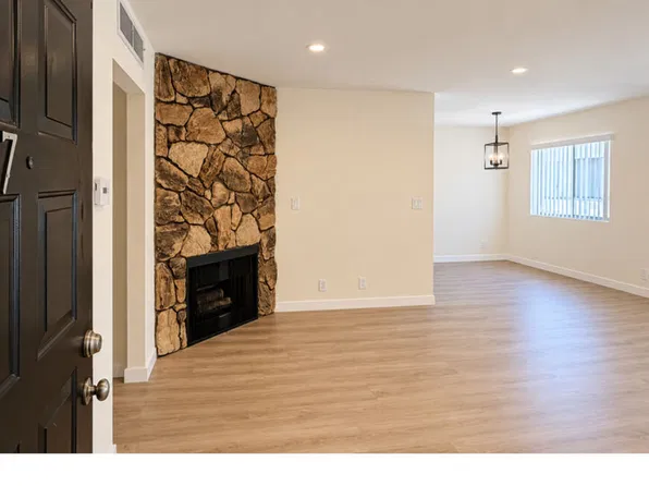 15141 Burbank Blvd #207, Van Nuys, CA 91411