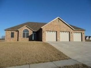 1504 Shadow Rdg, Columbia, IL 62236