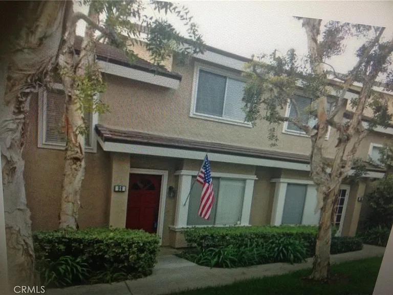 98 Greenmoor #49 — Photo 1