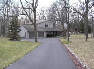 10 Waterford Ln, Auburn, NY 13021