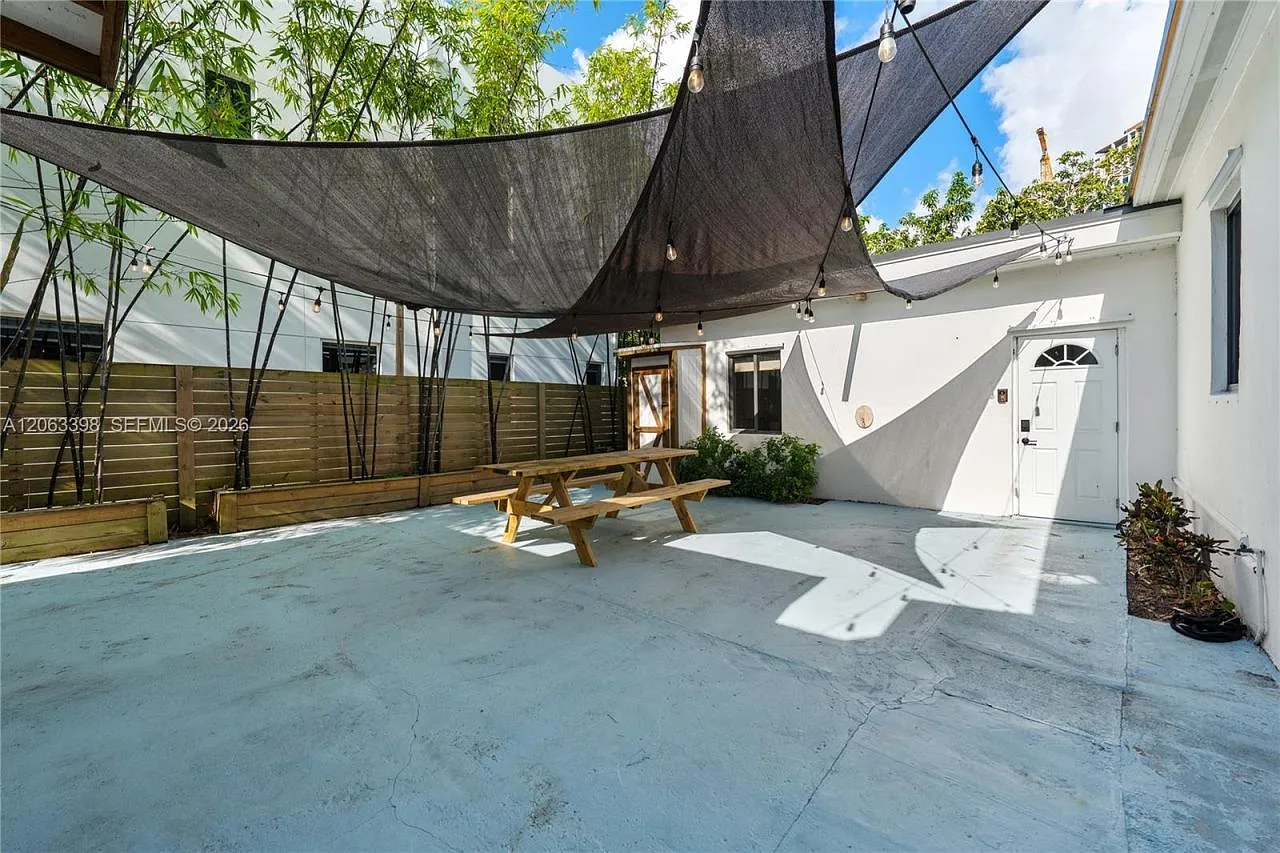 1 bed, 1.0 bath, 600 sqft, $2,200 — Photo 2