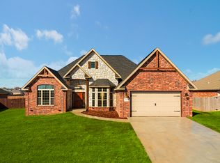 911 Walker St, Centerton, AR 72719