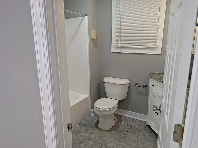 2115 E Marshall St #B — Photo 9