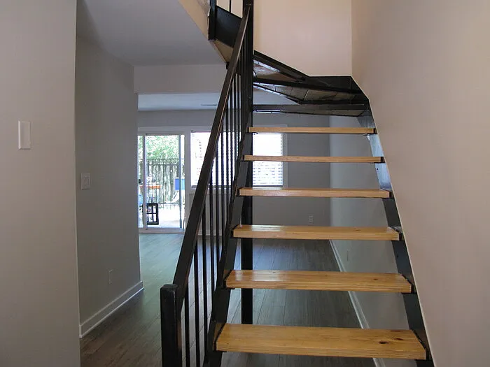 220 Elizabeth St — Photo 2
