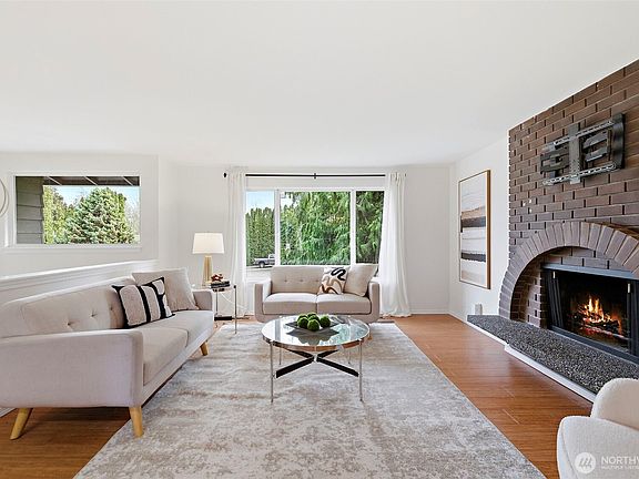 4th image of 927 217th Street SW