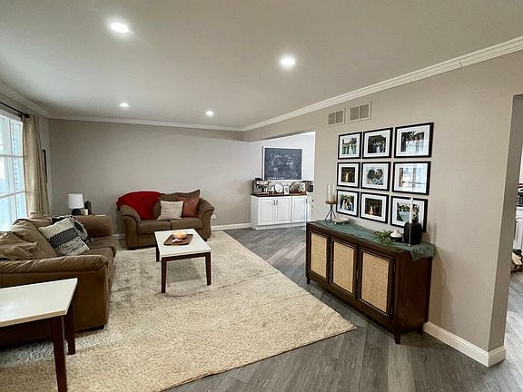 5th image of 803 Woodbrook Ct