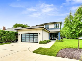 891 Half Day Rd, Highland Park, IL 60035