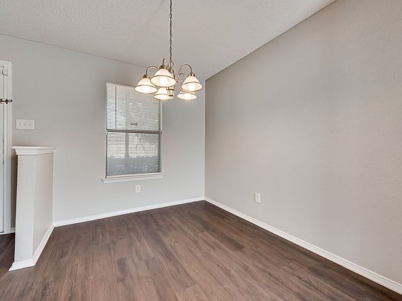 4th image of 1122 Rogers Ln