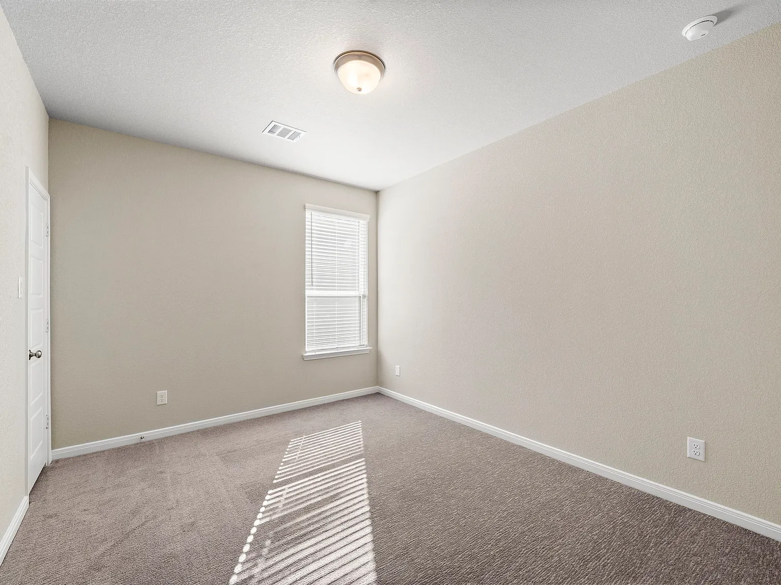 4 bed, 3.5 bath, 2955 sqft, $3,450 — Photo 4
