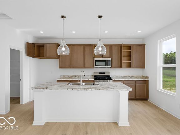 5th image of 1085 Bevy Blvd