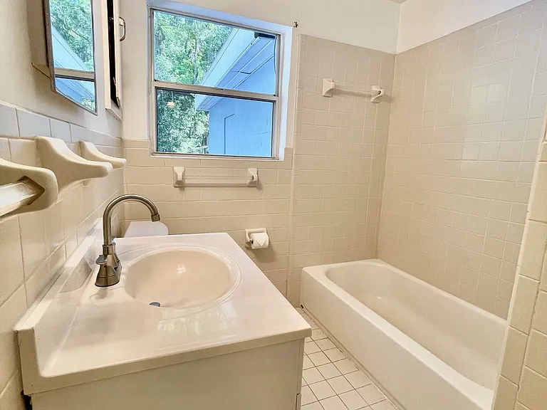 220 NW 33rd Ave — Photo 22