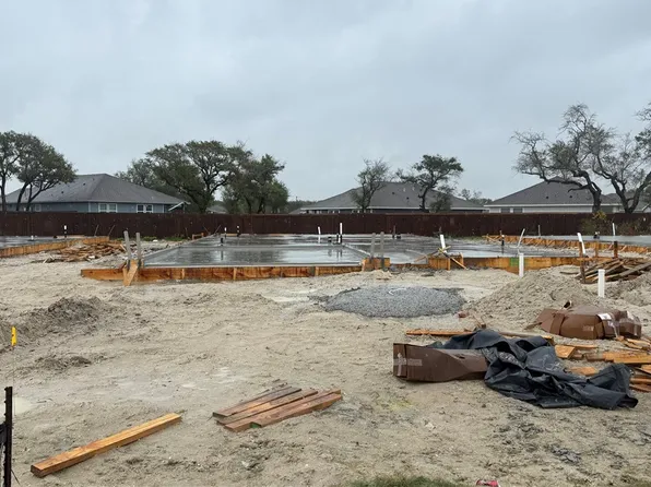 153 Grenada Dr, Rockport, TX 78382