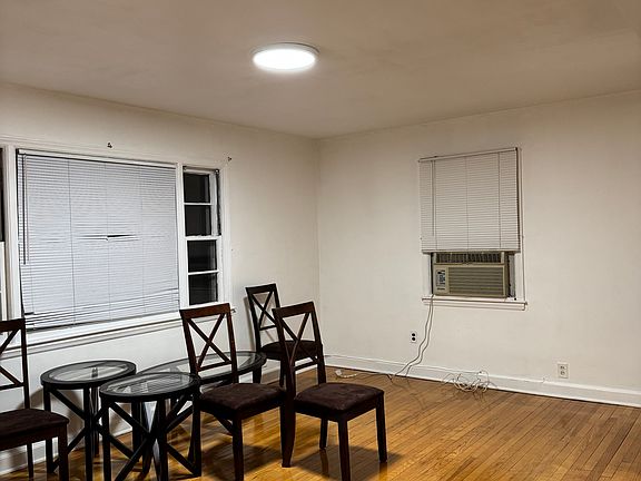 4th image of 15 Cascade St #1